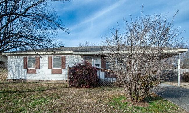 property at 2104 Sycamore Pl