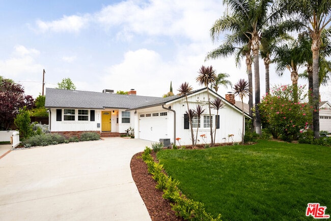 5427 Lemona Ave in Los Angeles, CA - Foto de edificio - Building Photo