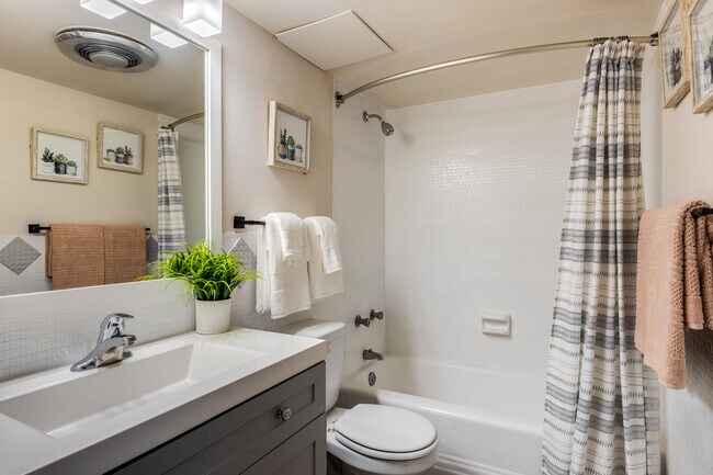 Lake Lucerne Towers in Orlando, FL - Foto de edificio - Interior Photo