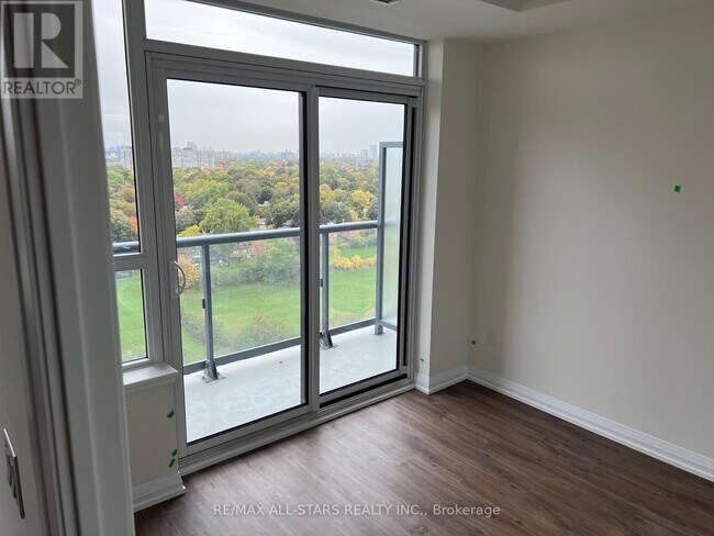 3260 Sheppard Ave E in Toronto, ON - Building Photo - Building Photo