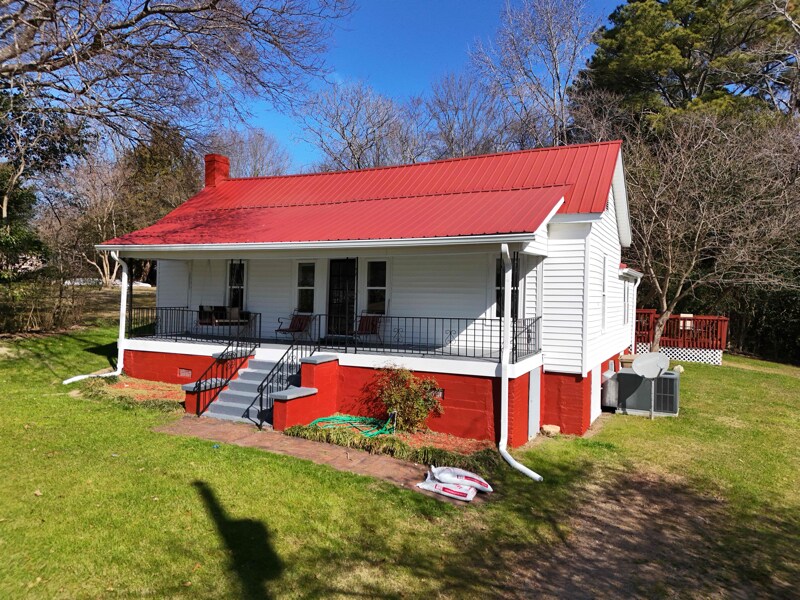 334 E Stallings St in Clayton, NC - Foto de edificio