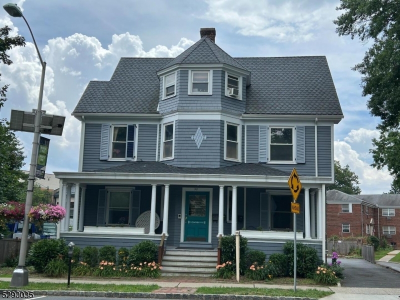 92 Church St-Unit -A in Montclair, NJ - Foto de edificio