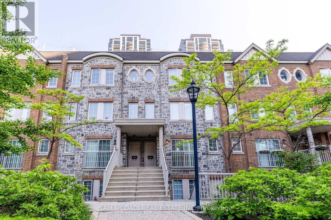 9-89 Windermere Ave in Toronto, ON - Building Photo