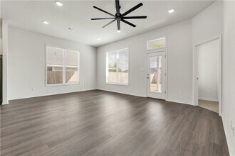 3168 N Earl Rudder Fwy in Bryan, TX - Building Photo - Building Photo