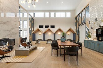 Momentum at First Creek in Denver, CO - Foto de edificio - Building Photo