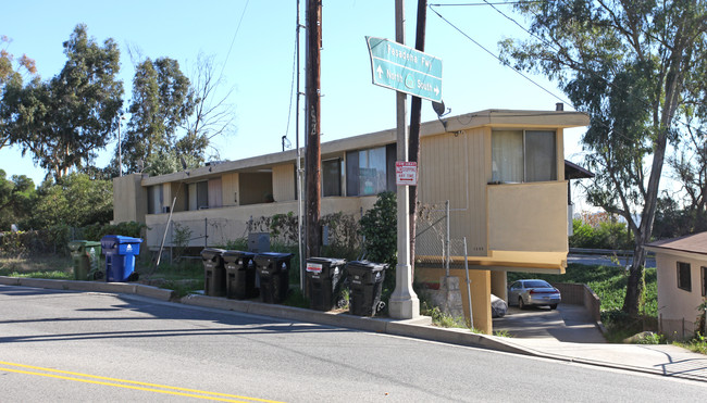 1491 Stadium Way in Los Angeles, CA - Building Photo - Building Photo