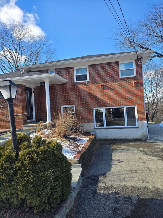 3461 Russell Pl in Yorktown Heights, NY - Building Photo