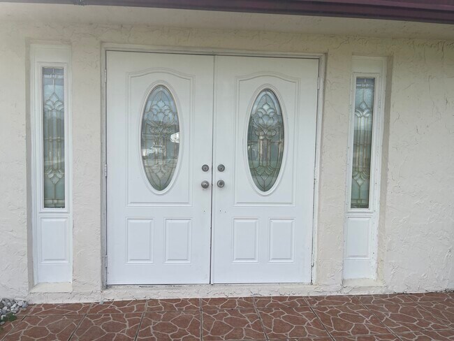 12840 SW 11th Pl in Davie, FL - Building Photo - Building Photo