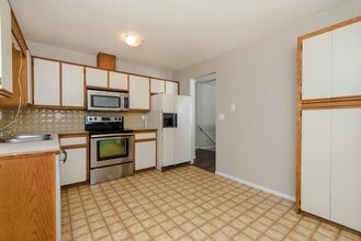 8596 Ashwell Rd in Chilliwack, BC - Building Photo - Building Photo