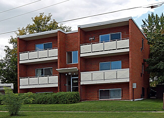 154 Lakeport Rd in St Catharines, ON - Building Photo - Building Photo