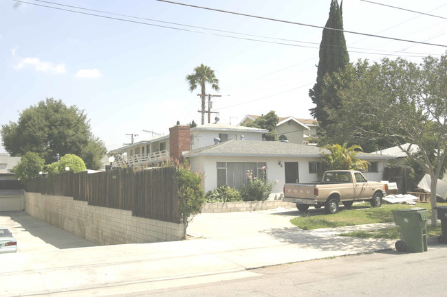 215-217 W Linda Vista Ave in Alhambra, CA - Building Photo - Building Photo