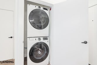 2623 Keene St, Unit 429 in Houston, TX - Building Photo - Building Photo