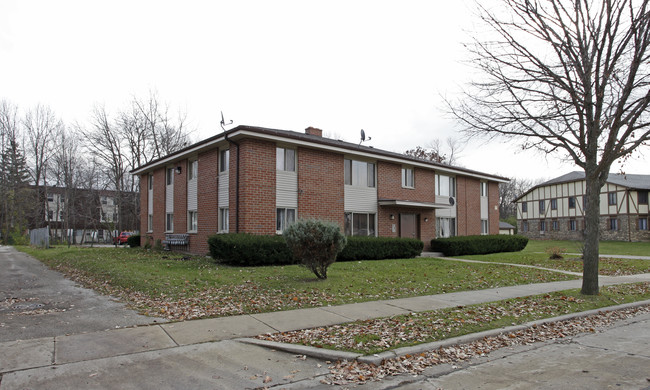 8936 N Michele St in Milwaukee, WI - Foto de edificio - Building Photo