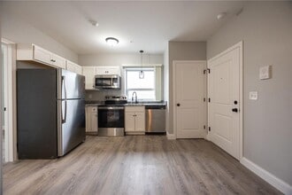 6899 Post Rd in North Kingstown, RI - Foto de edificio - Building Photo