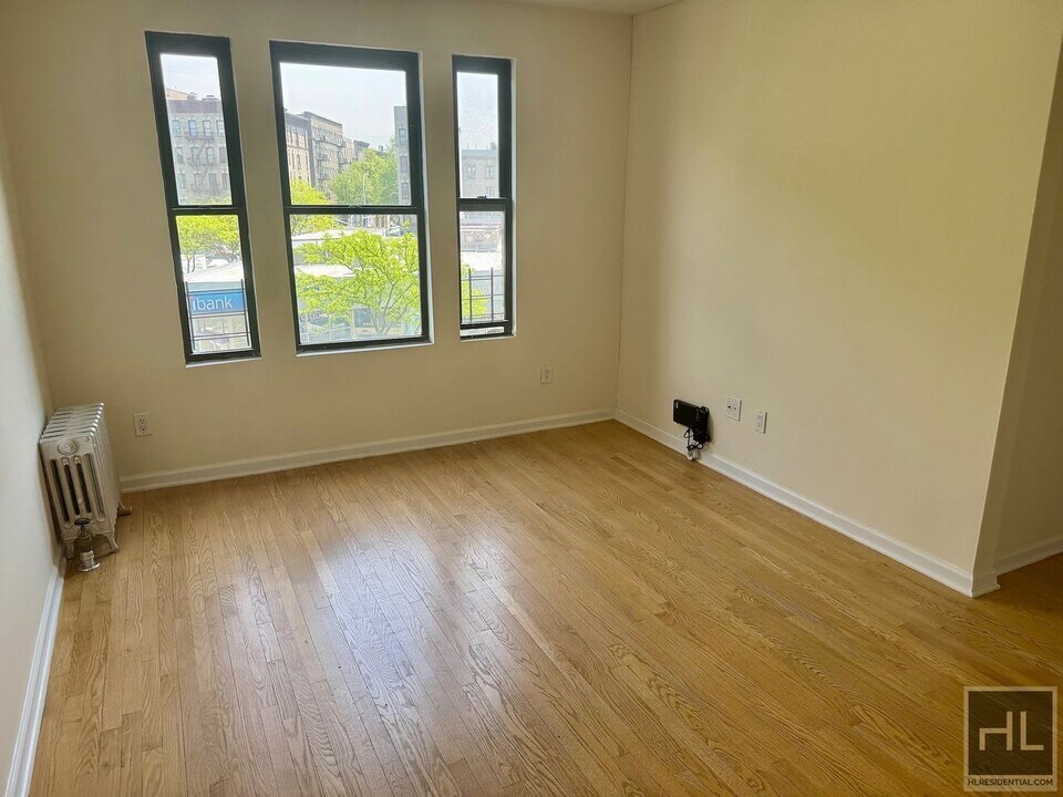 West 171st Street in New York, NY - Building Photo