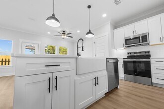 2010 Lewis Turner Blvd in Fort Walton Beach, FL - Building Photo - Building Photo