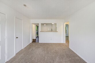 903 S Edgebrook Ln in Olathe, KS - Building Photo - Building Photo