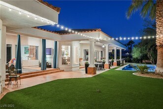 2231 S Tioga Way in Las Vegas, NV - Building Photo - Building Photo