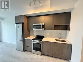 801 The Queensway in Toronto, ON - Building Photo - Building Photo