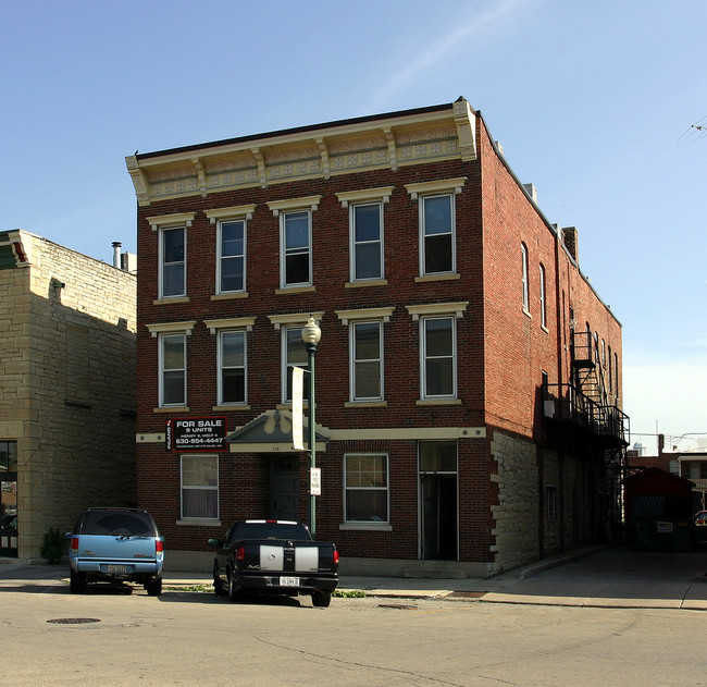 110 E 10th St in Lockport, IL - Foto de edificio - Building Photo