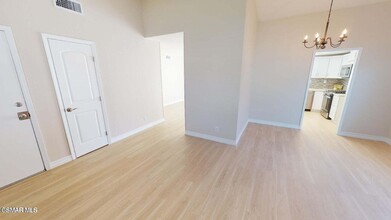 89 Los Vientos Dr in Thousand Oaks, CA - Building Photo - Building Photo