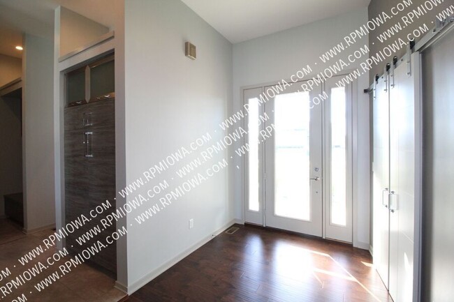 725 Indian Ridge Drive in Waukee, IA - Building Photo - Building Photo