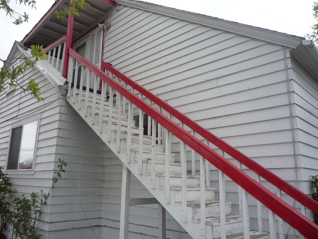 property at 801 S 16th Ave