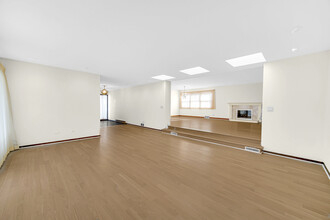 302 N Lincoln Ln in Arlington Heights, IL - Building Photo - Building Photo