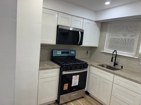 9405 Kirkwood Rd in Philadelphia, PA - Building Photo