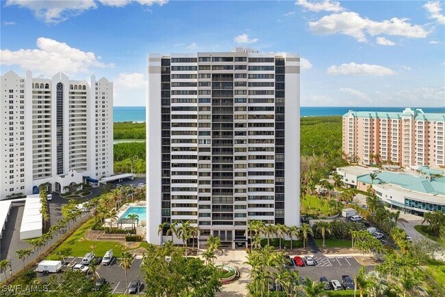 5601 Turtle Bay Dr in Naples, FL - Building Photo - Building Photo
