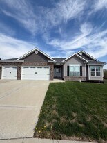 1204 Yeats Ct in O'Fallon, IL - Building Photo