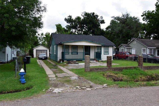property at 6229 Clover Ridge St