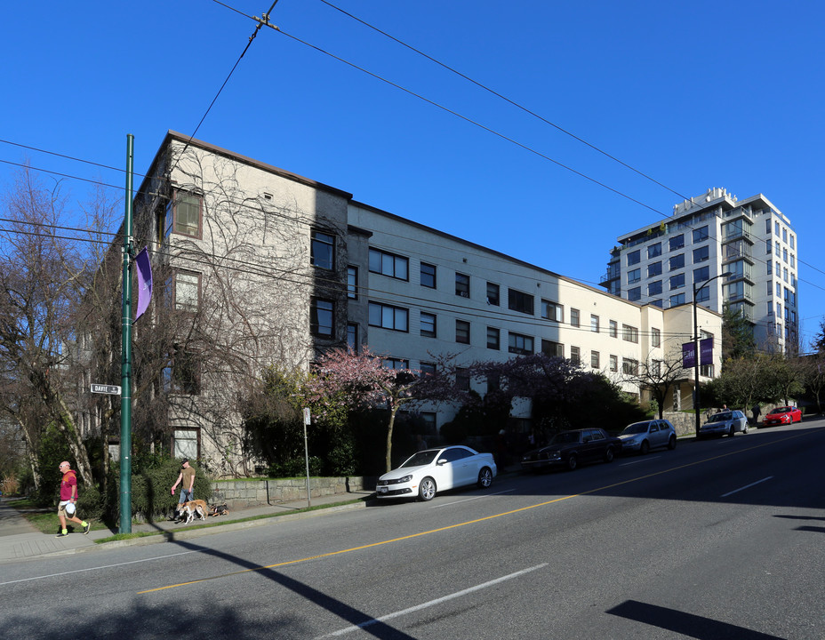 1485 Davie St in Vancouver, BC - Building Photo