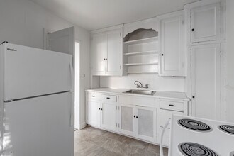 2065 Niles Ave in St. Paul, MN - Building Photo - Interior Photo