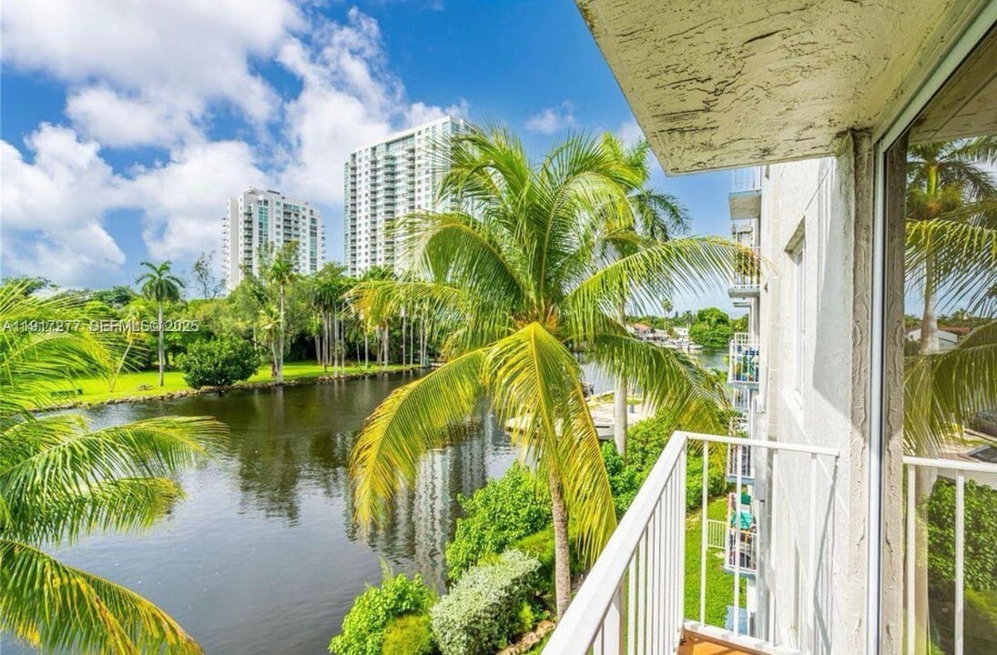 1740 NW N River Dr in Miami, FL - Building Photo