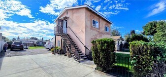 1342 E 77th Pl in Los Angeles, CA - Building Photo
