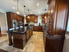 1556 Pritchard Dr in West Kelowna, BC - Building Photo - Building Photo