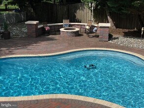 8002 Middlebury Dr in Pasadena, MD - Building Photo - Building Photo