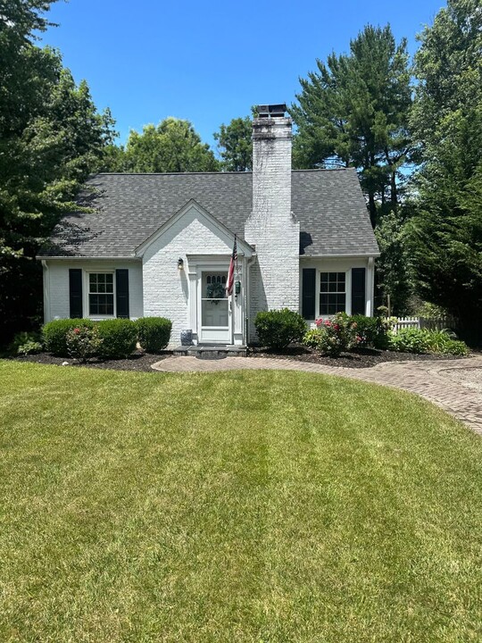 105 Sunset Blvd in Blacksburg, VA - Building Photo