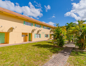 1600 NW 15th Ave in Boca Raton, FL - Building Photo - Building Photo