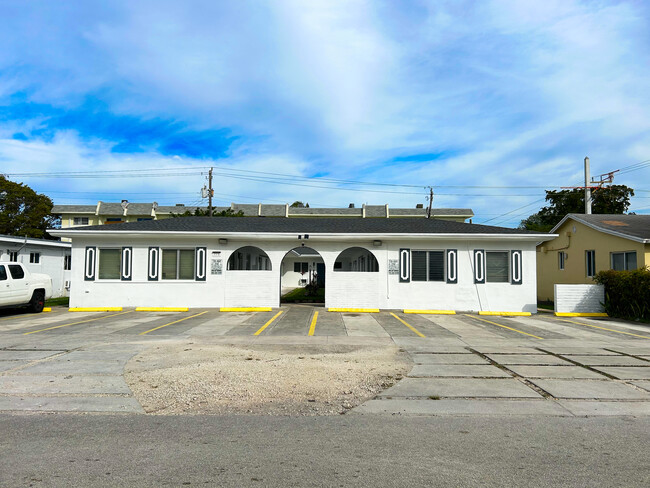 Studio & 1 Bedroom Apts For Rent in North Miami in North Miami, FL - Building Photo - Building Photo