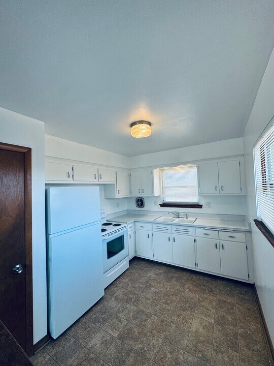 4586 S 14th St in Milwaukee, WI - Building Photo