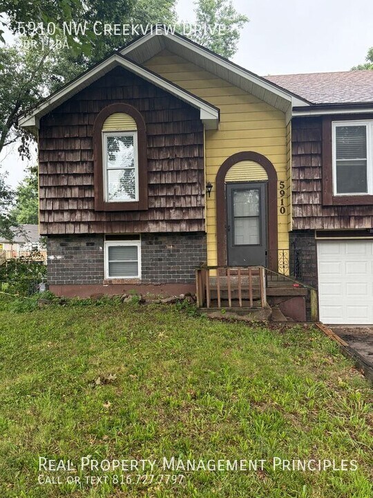 5910 Creek View Dr in Kansas City, MO - Building Photo