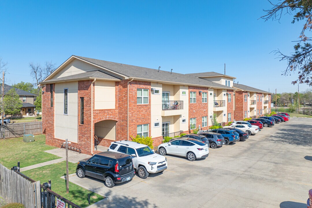 715 Monnett in Norman, OK - Foto de edificio