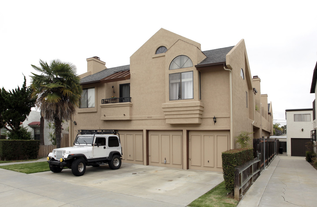 4560 Cleveland Ave in San Diego, CA - Building Photo