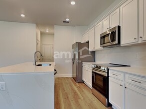 6756 Atlantic Bch Ave in Wesley Chapel, FL - Foto de edificio - Building Photo