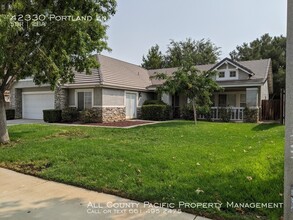 42330 Portland Ln in Lancaster, CA - Foto de edificio - Building Photo