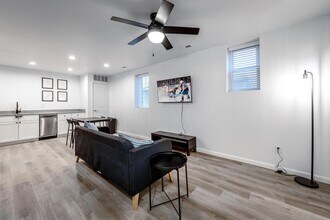 62 S Main St, Unit 7 in Johnstown, OH - Foto de edificio - Building Photo