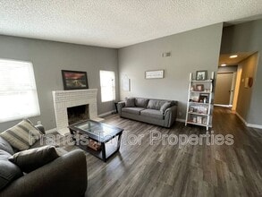 2422 Teaberry Glen in Escondido, CA - Building Photo - Building Photo