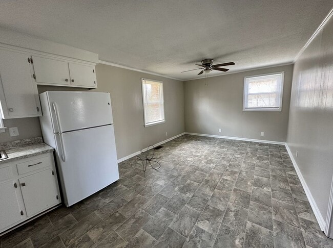 property at 1422 Lakeview Rd